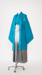 鮮やかなブルーの男袴
