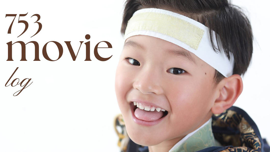 カブト姿で鉢巻を巻いている男の子