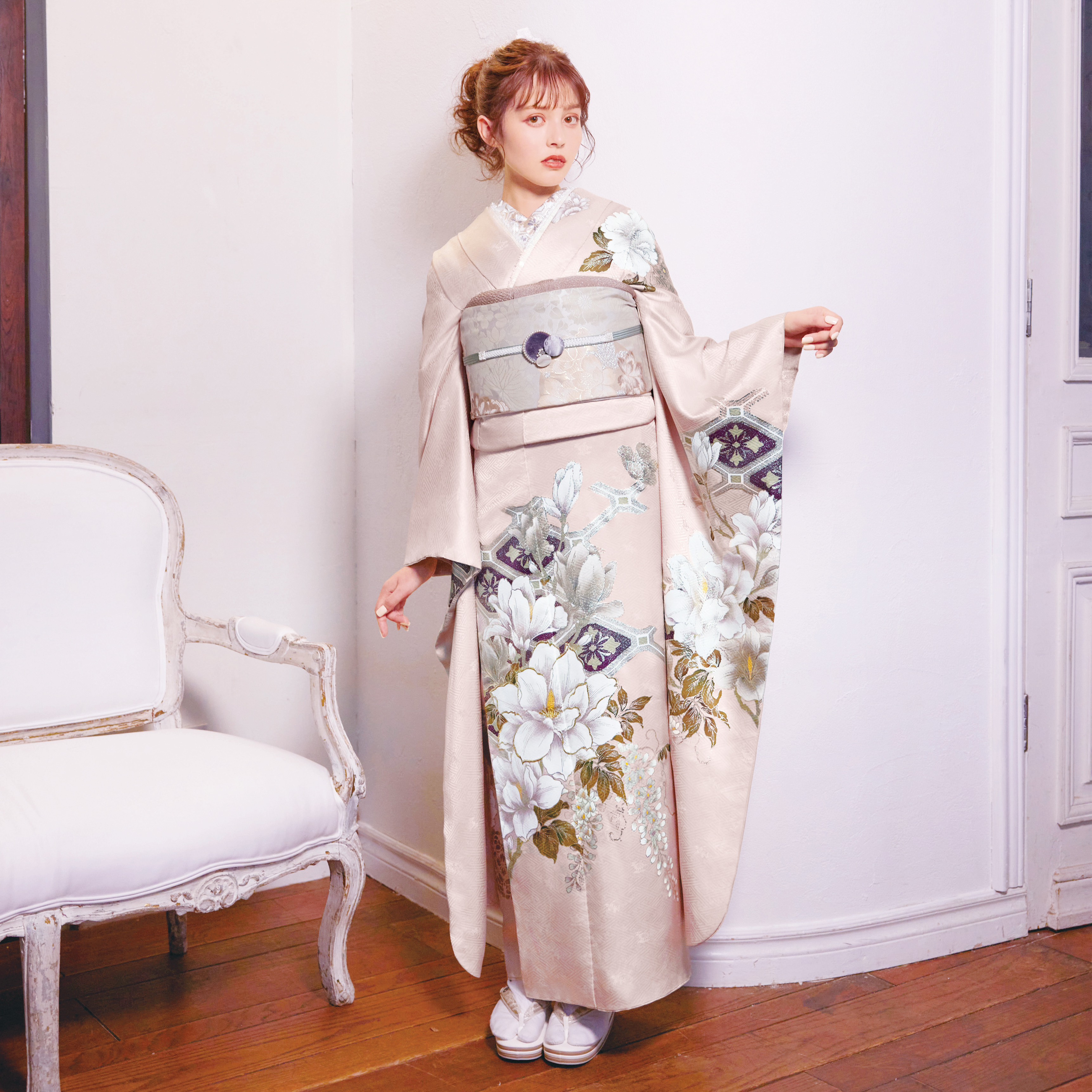 くすみピンク振袖のモデル画像