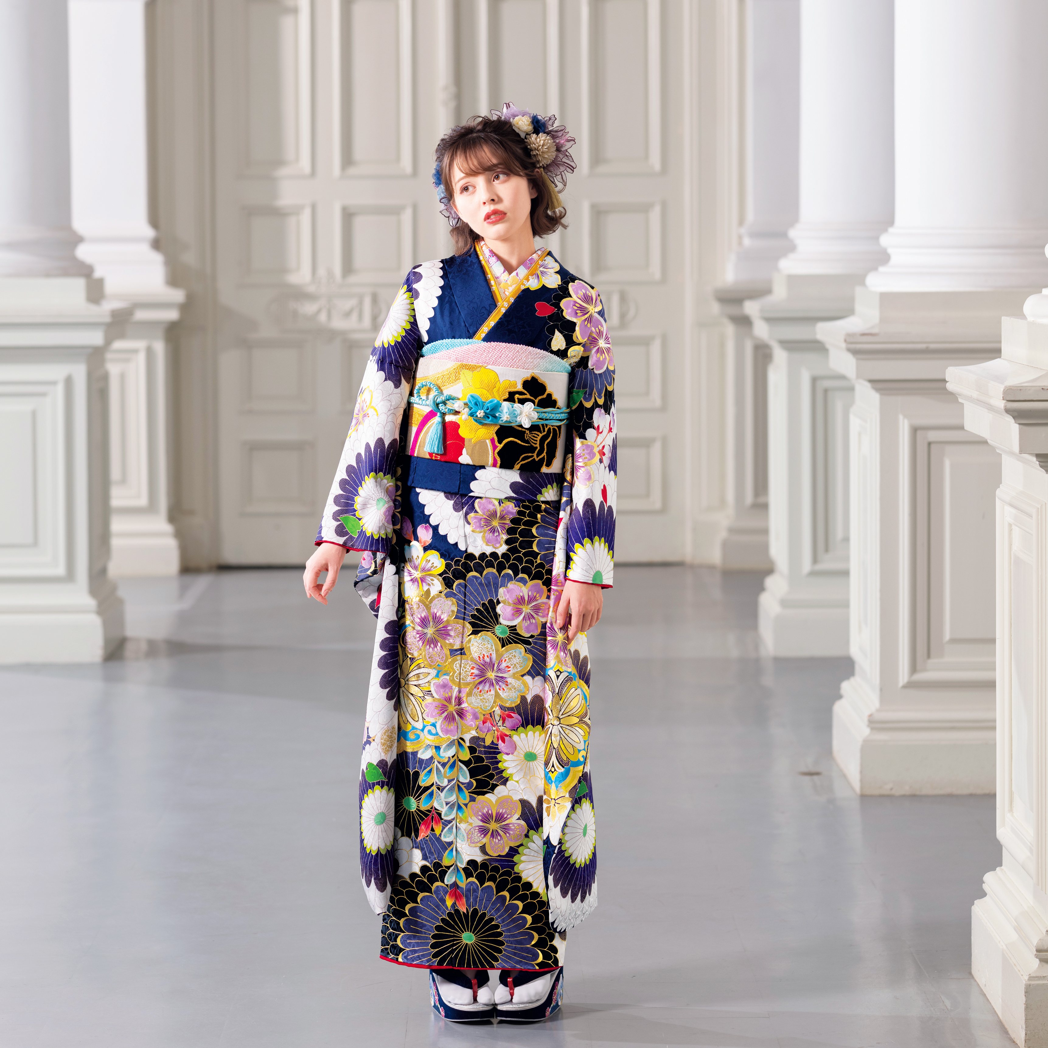 紺色振袖のモデル画像