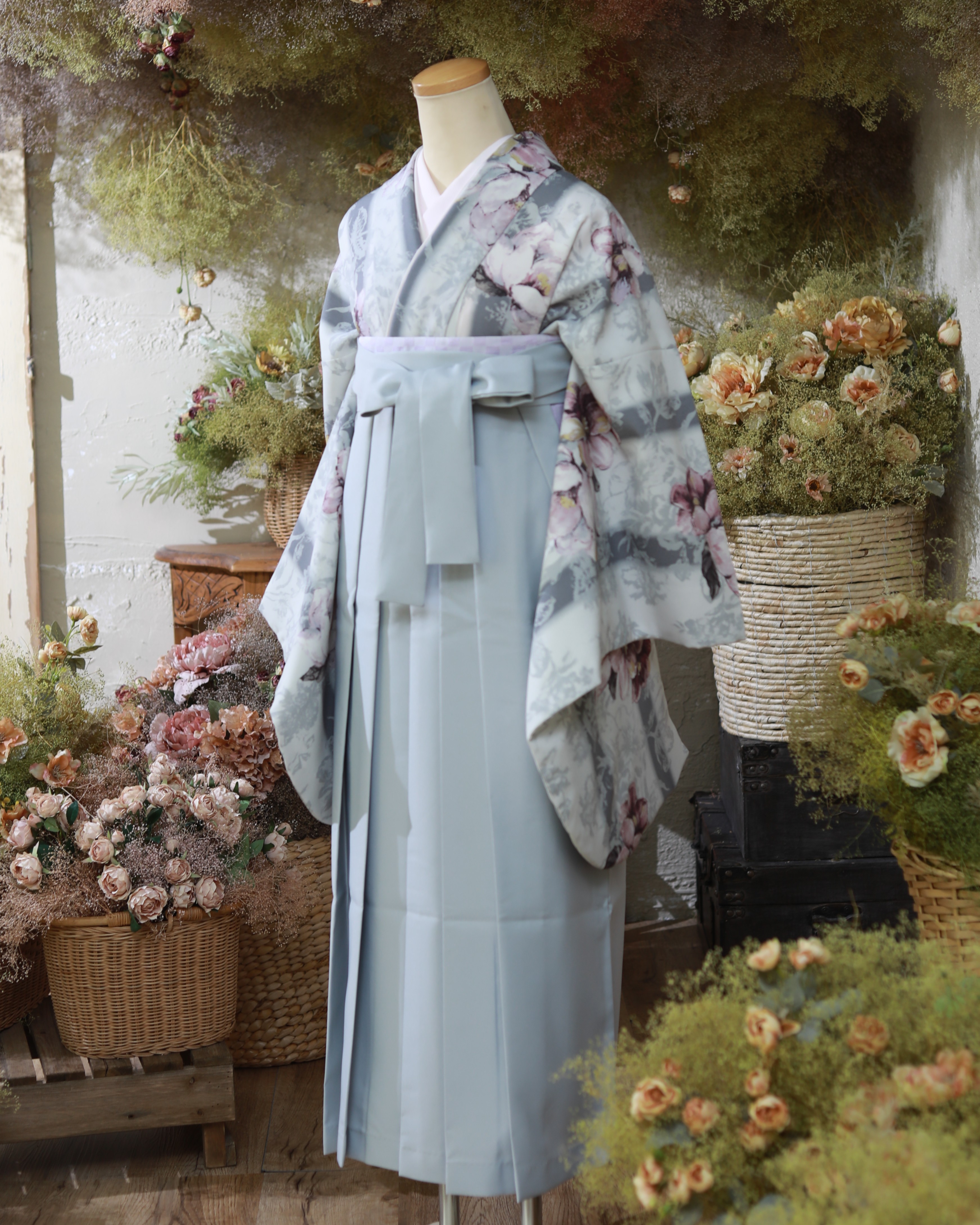 今シーズン人気No.1♡淡いグレーでまとめた大人のワントーン卒業袴コーデ