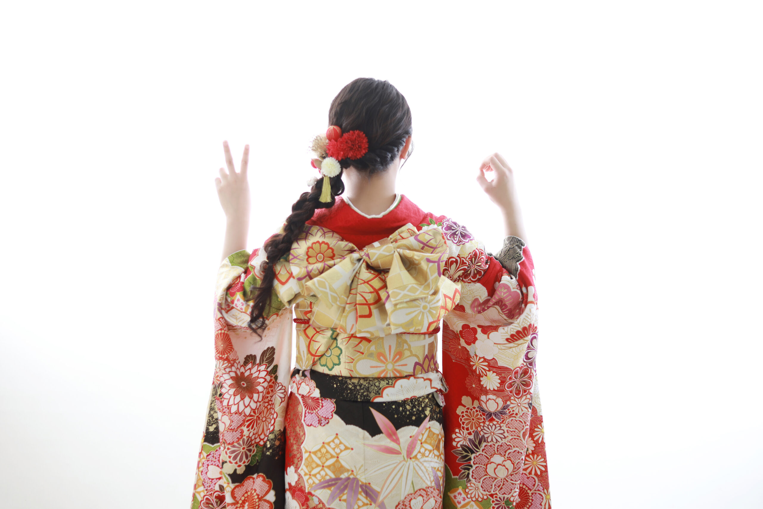 赤色振袖で成人式の前撮りをされたお嬢様の20ポーズを写した画像