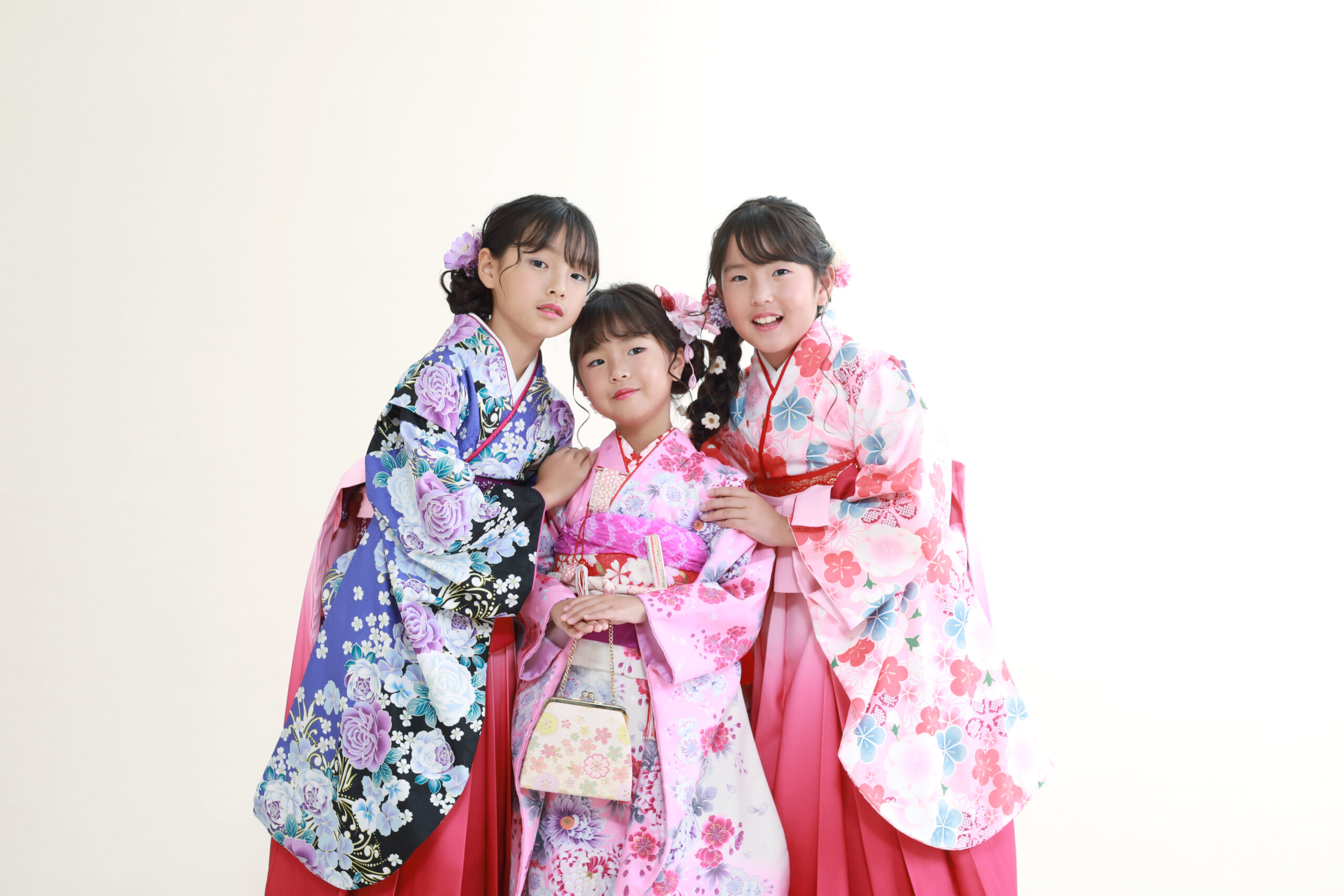 着物、袴を着て七五三前撮り撮影をされた七歳女の子＆双子のお姉ちゃんの写真