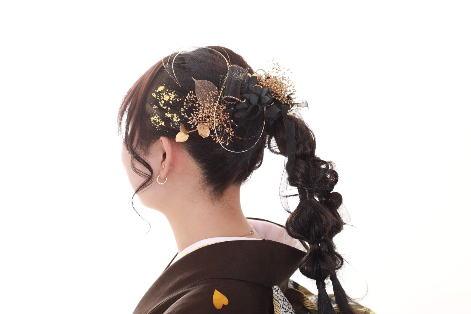 2025年成人前撮り人気ヘア3位あみこみポニーテールの画像