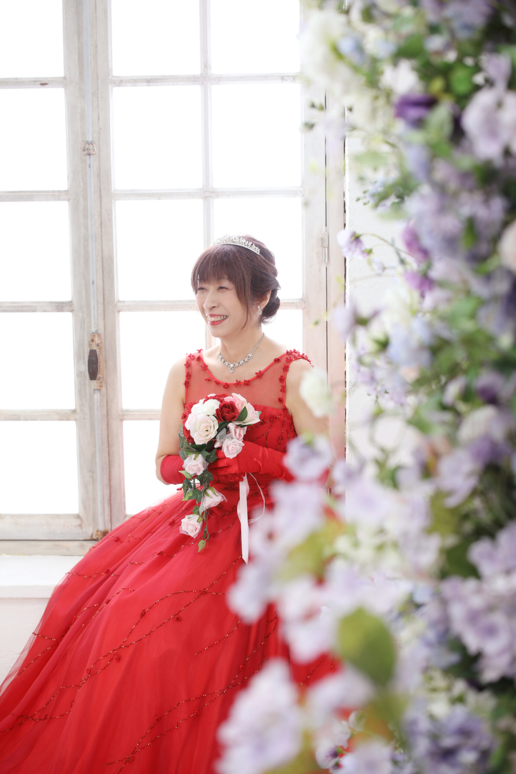 深谷店で赤いドレスをレンタル、撮影した60歳の還暦のお母さん。